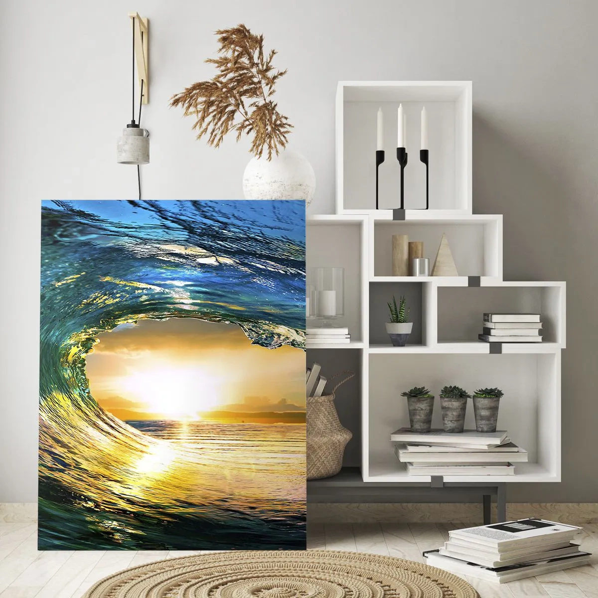 Impression sur verre - Image sur verre - Une vague de l'océan capturée dans la lumière du soleil couchant - 50x70cm - Dans un éclat émeraude-or - Décoration murale moderne pour le salon et la chambre ARTTOR