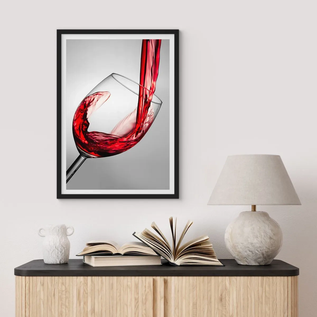 Affiche dans un cadre noir - Poster - Du vin rouge versé dans un verre - 50x70cm - Nuance - mouvement - son - Décoration murale moderne pour le salon et la chambre ARTTOR