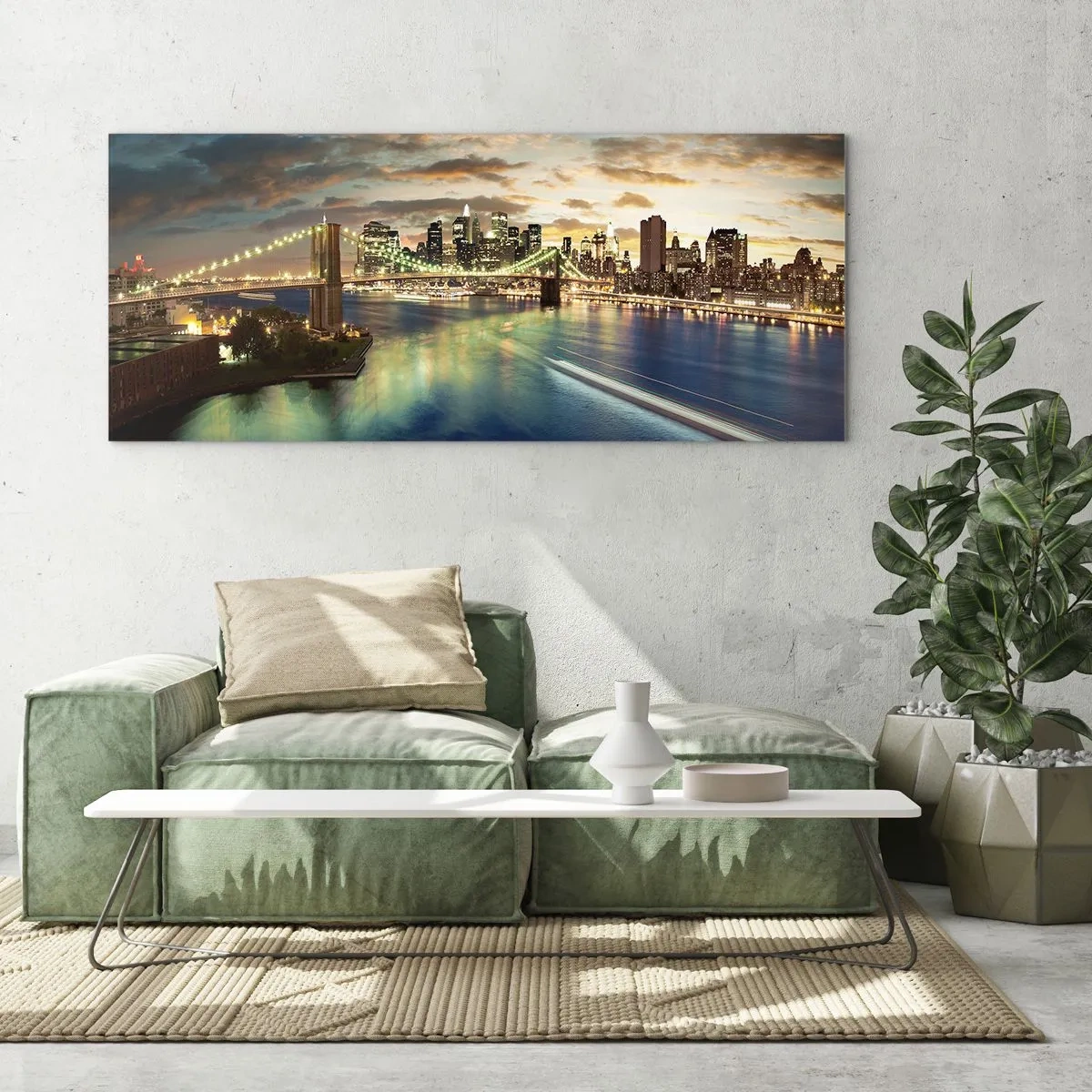 Impression sur verre - Image sur verre - Un pont illuminé avec la ville en arrière-plan, avec des lumières reflétées dans l'eau. - 120x50cm - Une soirée lumineuse sur Manhattan - Décoration murale moderne pour le salon et la chambre ARTTOR