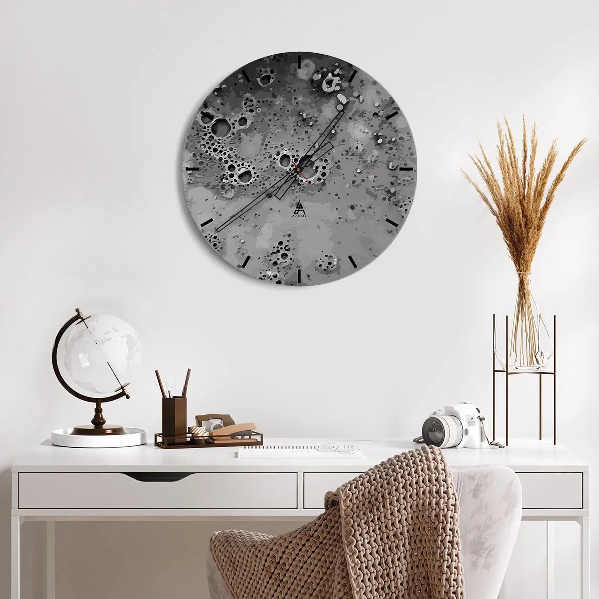 Horloge murale - Pendule murale - La surface lunaire en nuances de gris avec des cratères - 30x30cm - Comme un paysage lunaire - Décoration murale moderne pour le salon, la cuisine et la chambre ARTTOR