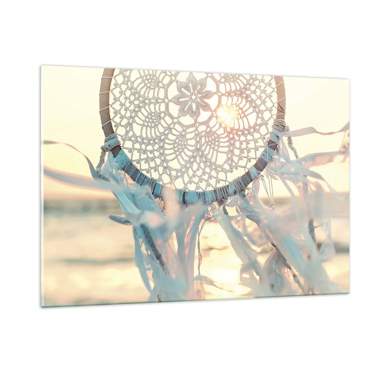 Impression sur verre - Image sur verre - Un totem en dentelle aux franges délicates sur fond de soleil couchant sur la mer. - 120x80cm - Totem en dentelle - Décoration murale moderne pour le salon et la chambre ARTTOR