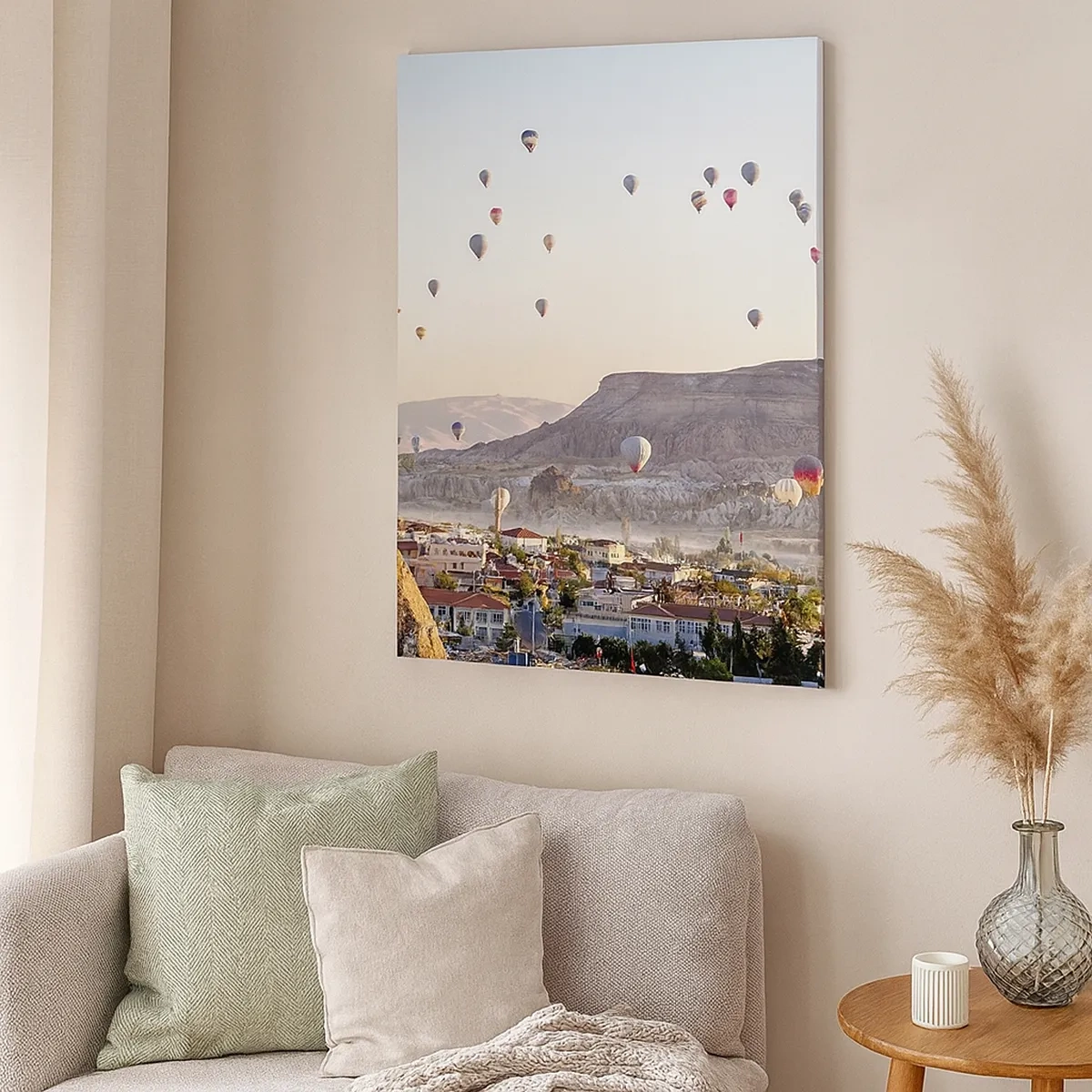 Impression sur toile - Image sur toile - Cappadoce avec des ballons sur fond de collines pittoresques - 50x70cm - Comme des navires dans le ciel - Décoration murale moderne pour le salon et la chambre ARTTOR