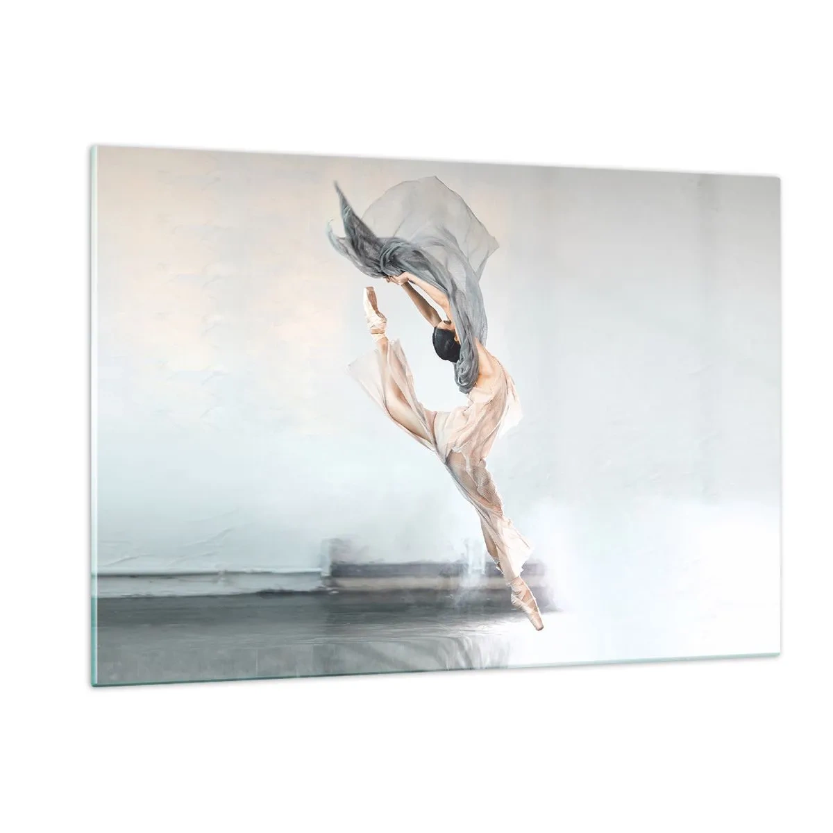 Impression sur verre - Image sur verre - Une ballerine exécute un saut dynamique dans une lumière douce. - 120x80cm - Dans le ravissement de la danse - Décoration murale moderne pour le salon et la chambre ARTTOR