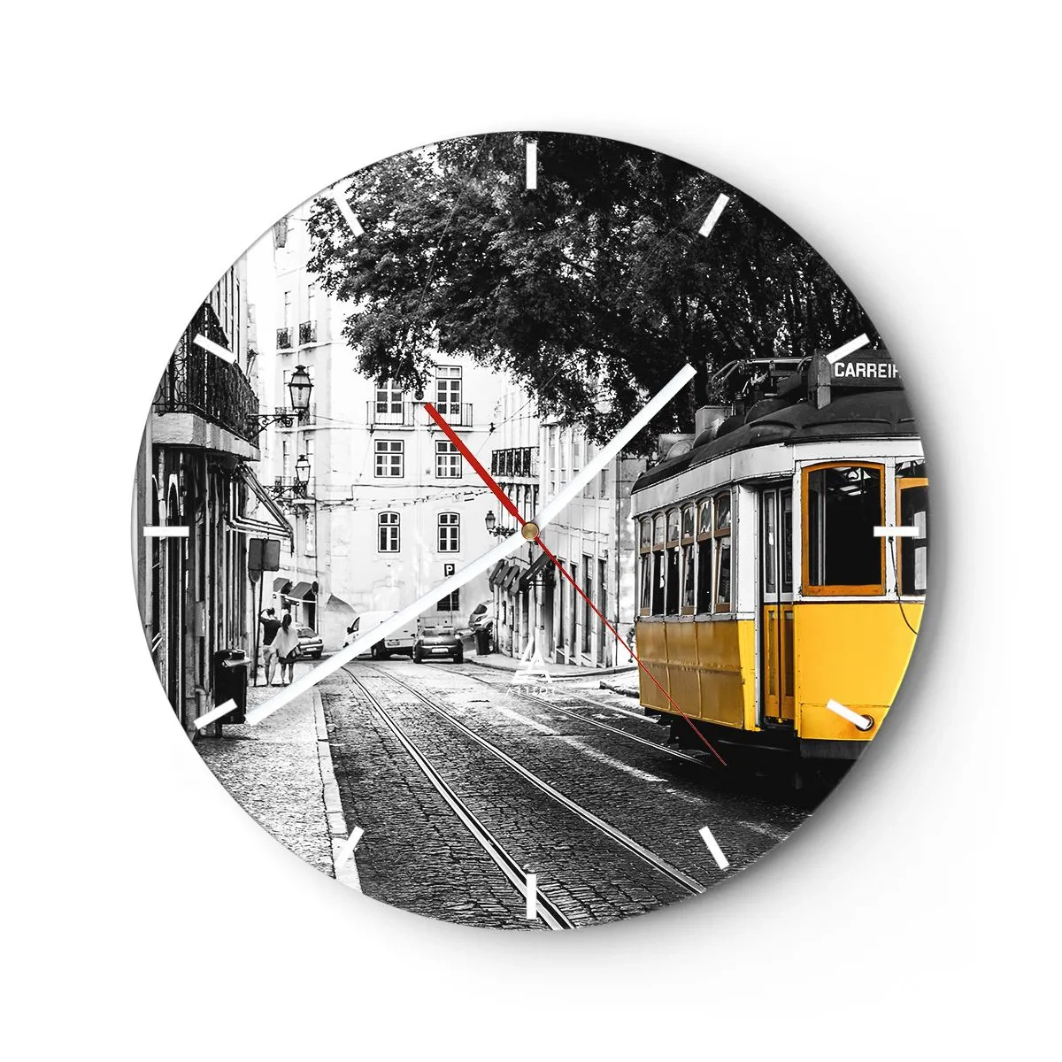 Horloge murale - Pendule murale - Un tramway jaune dans une rue noire et blanche d'un quartier historique - 30x30cm - Et du fado en arrière-plan - Décoration murale moderne pour le salon, la cuisine et la chambre ARTTOR