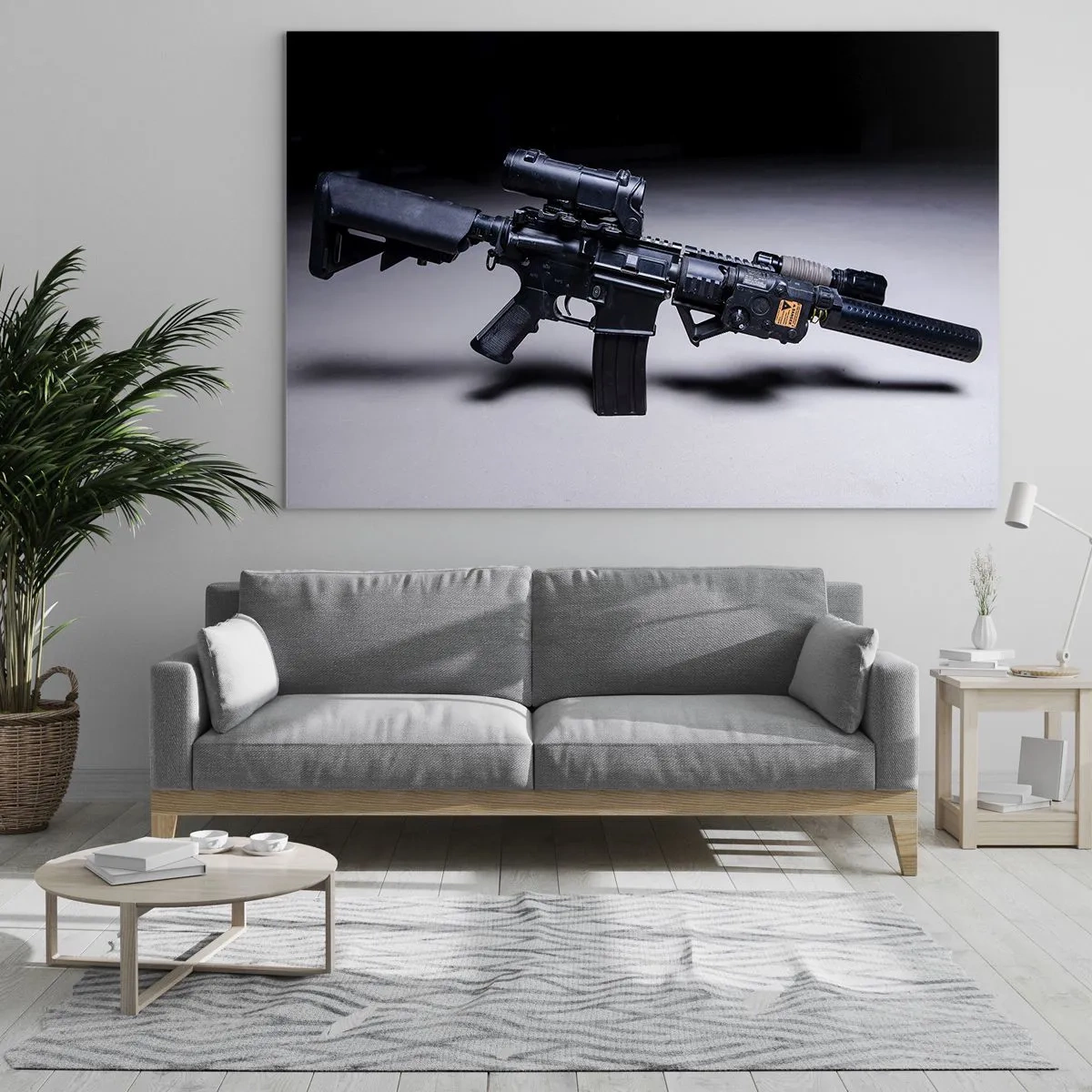 Impression sur verre - Image sur verre - Un fusil d'assaut noir avec des accessoires posés sur un fond clair - 120x80cm - Chevalier ténébreux - Décoration murale moderne pour le salon et la chambre ARTTOR